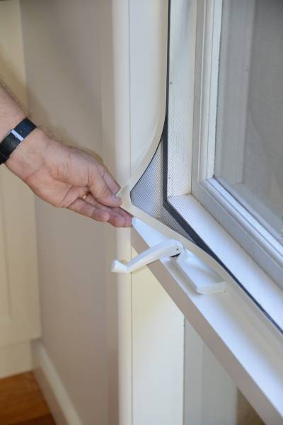 Easy to Lift Pull Corner  » Click to zoom ->